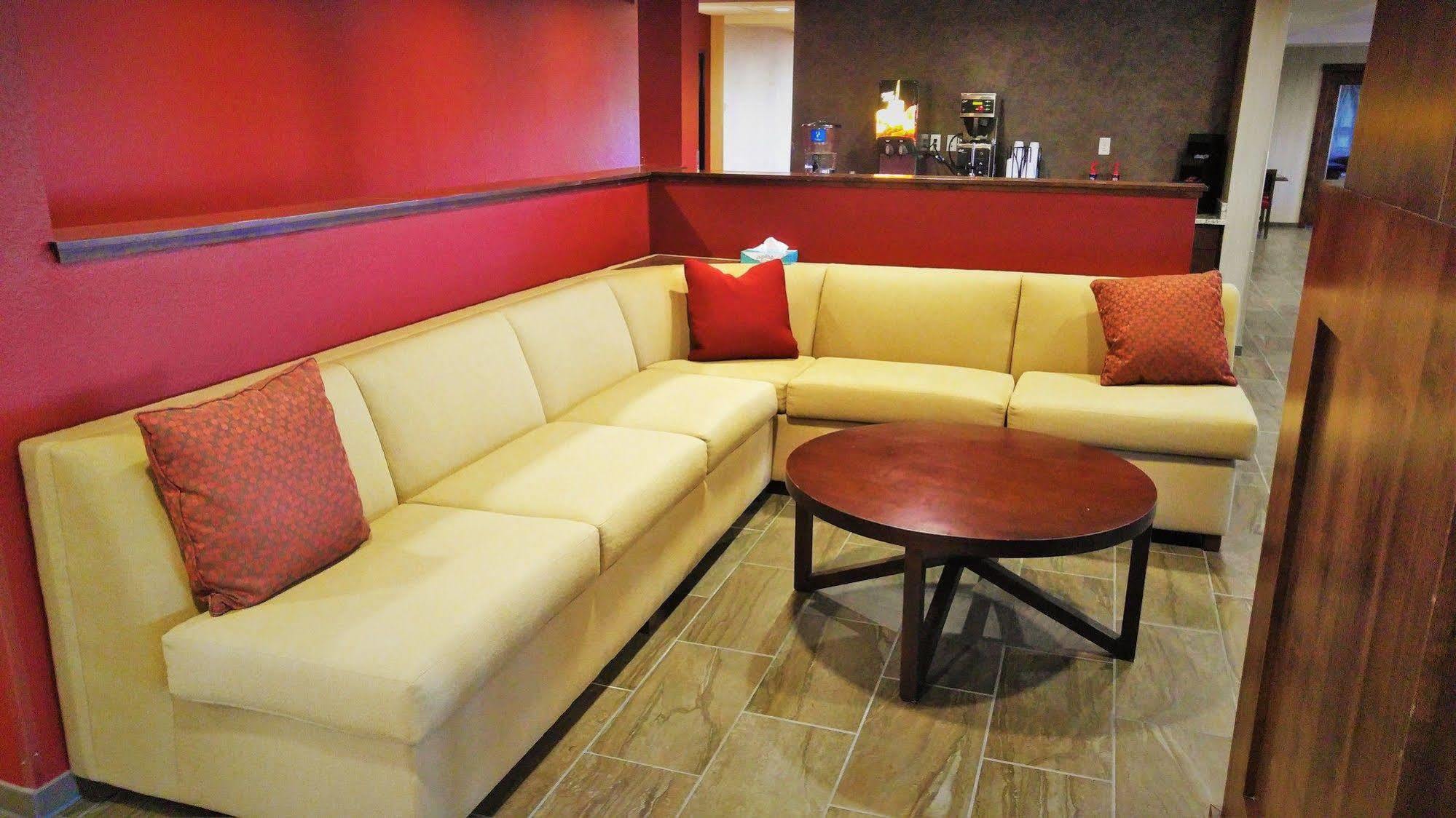 Inn At Hunters Run Watford City 外观 照片