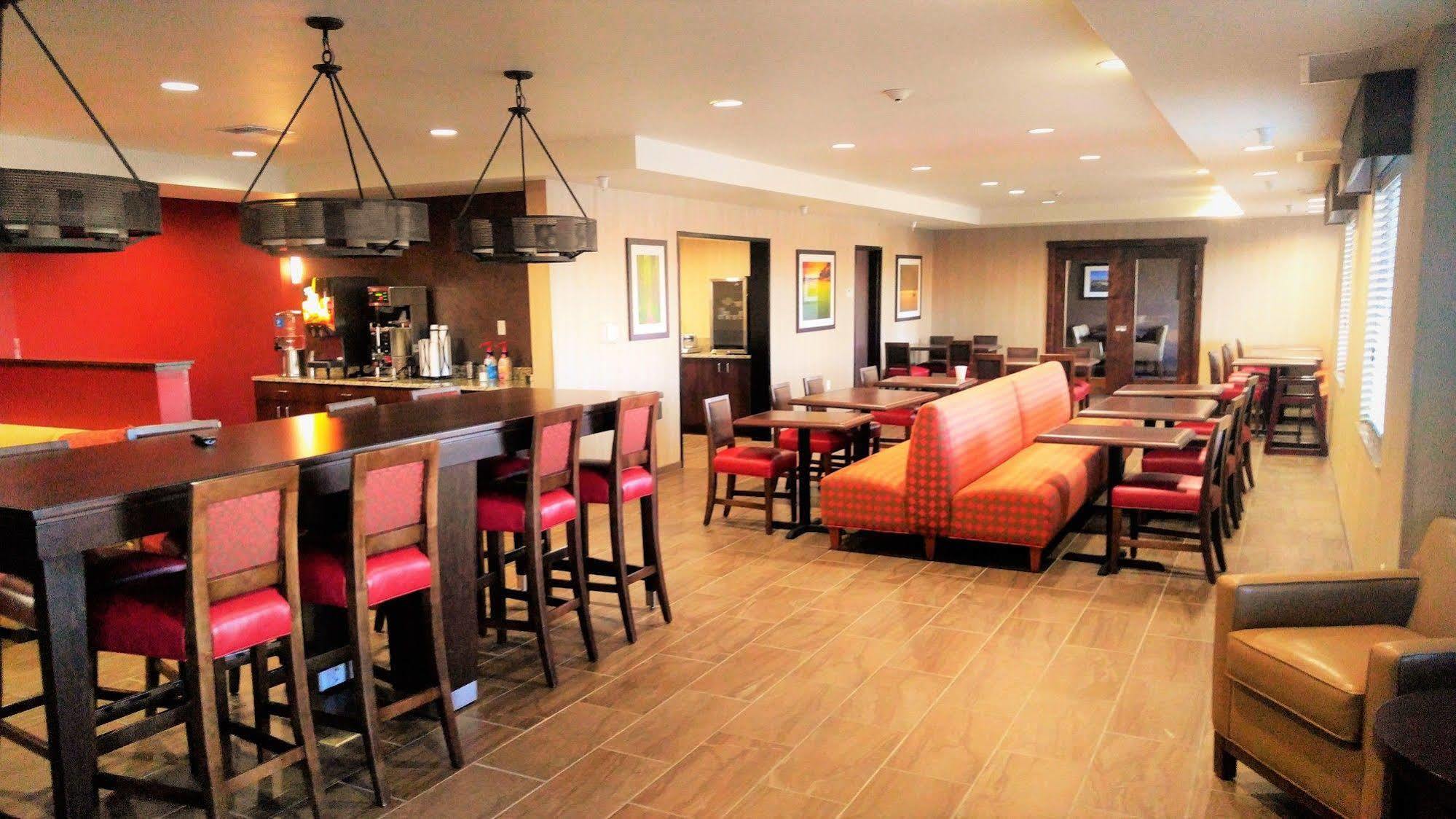 Inn At Hunters Run Watford City 外观 照片