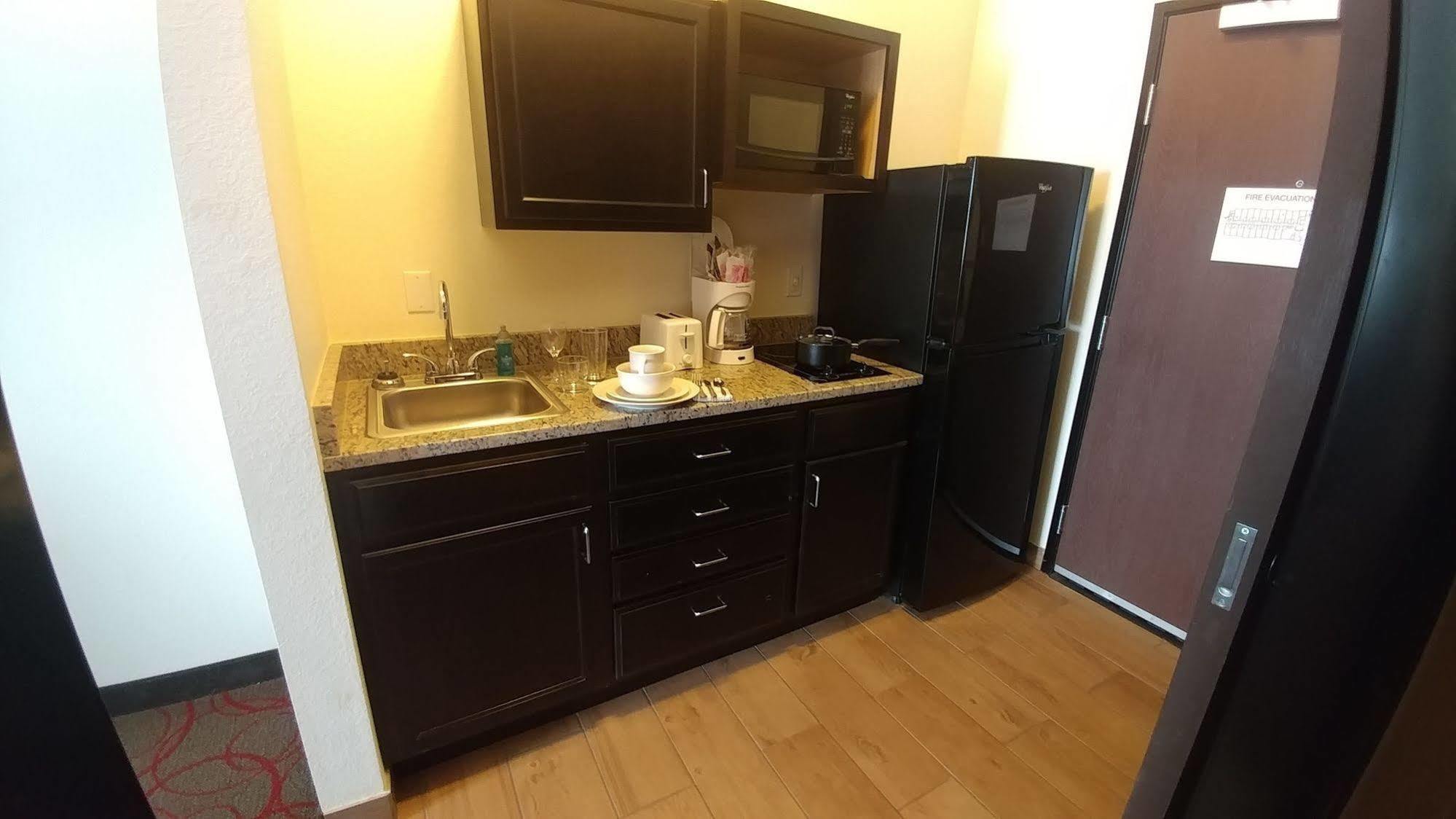 Inn At Hunters Run Watford City 外观 照片